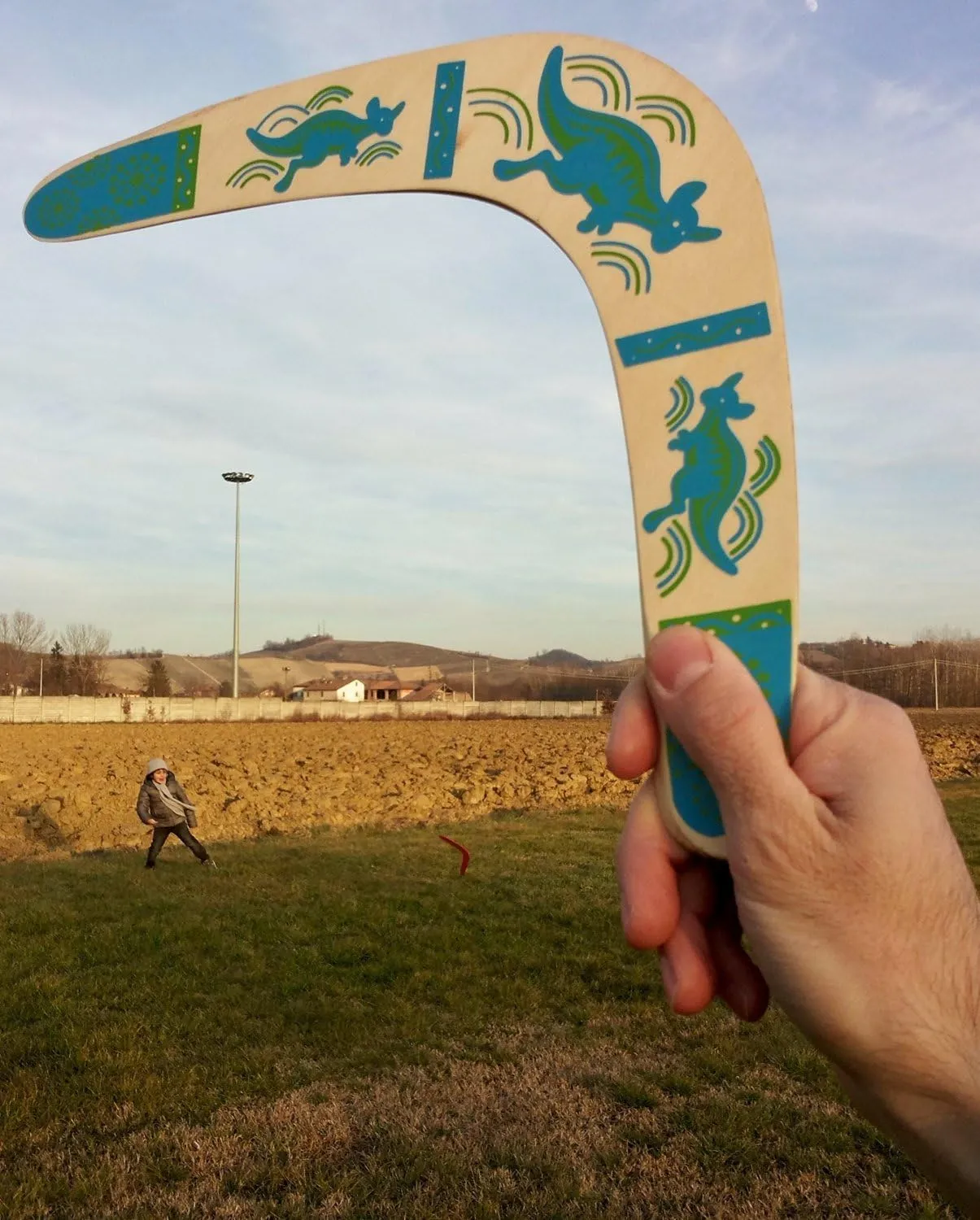 HOMEE Handmade Boomerang Kangaroo Australian Style Maneuver Dart Darts Outdoor Sports Wooden Throwing EquipmentSuit for Kids Over 6 and Adults The Best Flying Toy Color Blue